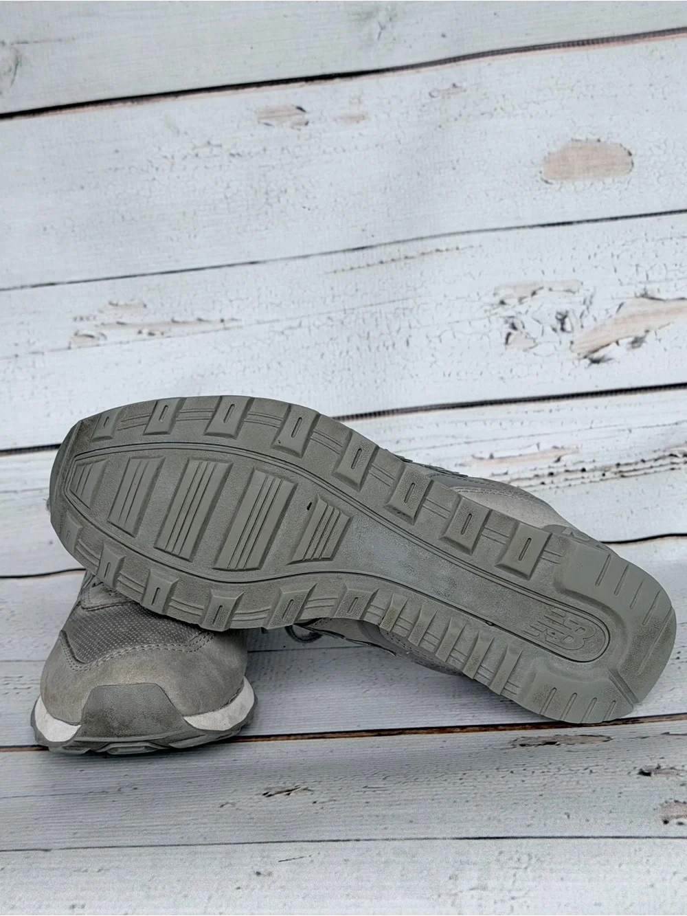 New Balance 696 Re-Engineered Gray Suede Sneakers - Size 8